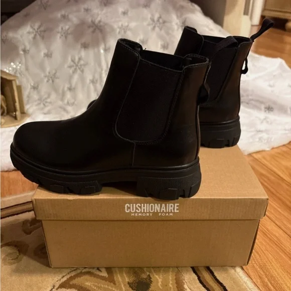 NWT & box Cushionaire memory foam modern black boots, 1.5 inch heel, size 9 - Picture 3 of 10